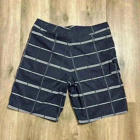 The North Face Men's Board Shorts Trunks Sz 36 Black Plaid Never Stop Exploring - Picture 2 of 10